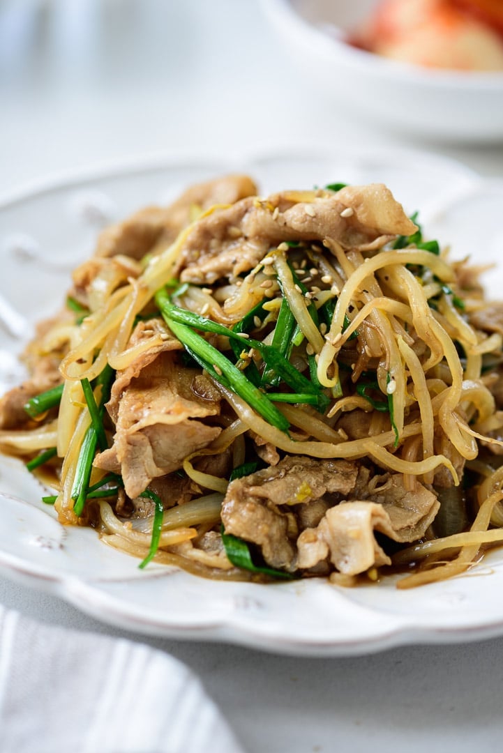 Fried pork and bean sprouts